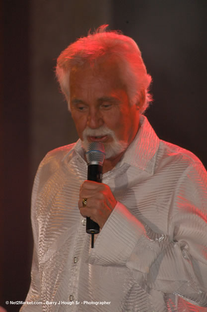 Kenny Rogers @ The Aqueduct on Rose Hall - Friday, January 26, 2007 - 10th Anniversary - Air Jamaica Jazz & Blues Festival 2007 - The Art of Music - Tuesday, January 23 - Saturday, January 27, 2007, The Aqueduct on Rose Hall, Montego Bay, Jamaica - Negril Travel Guide, Negril Jamaica WI - http://www.negriltravelguide.com - info@negriltravelguide.com...!