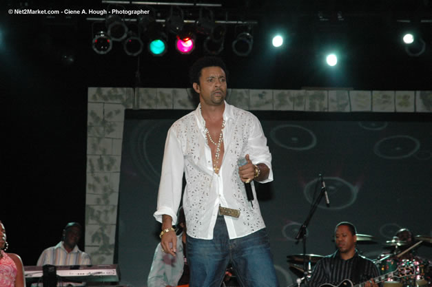 Shaggy @ The Aqueduct on Rose Hall - Friday, January 26, 2007 - 10th Anniversary - Air Jamaica Jazz & Blues Festival 2007 - The Art of Music - Tuesday, January 23 - Saturday, January 27, 2007, The Aqueduct on Rose Hall, Montego Bay, Jamaica - Negril Travel Guide, Negril Jamaica WI - http://www.negriltravelguide.com - info@negriltravelguide.com...!