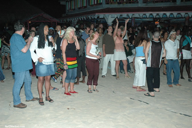 Reggae Superstar - Bush Man @ Bourbon Beach with Boddy Dread & Singing Honour - Presented by Our Music Promotions - Omar & Ama-Donna - Saturday, May 14, 2005 - Negril Travel Guide, Negril Jamaica WI - http://www.negriltravelguide.com - info@negriltravelguide.com...!