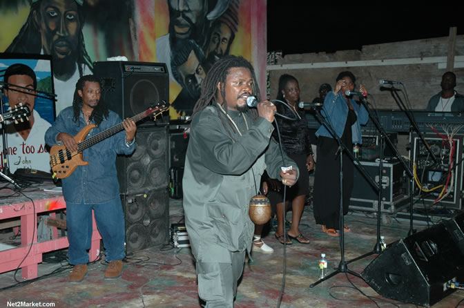 The Messenger, Reggae Super Star - Luciano - Gregory Isaacs - Bobby Dread - Swallow - backed by the Indika Band - Boubon Beach Restaurant, Beach Bar & Oceanfront Accommodations - Negril Travel Guide, Negril Jamaica WI - http://www.negriltravelguide.com - info@negriltravelguide.com...!