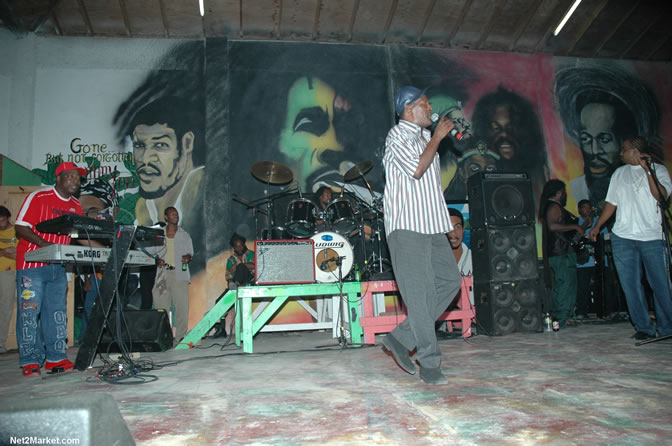 The Messenger, Reggae Super Star - Luciano - Gregory Isaacs - Bobby Dread - Swallow - backed by the Indika Band - Boubon Beach Restaurant, Beach Bar & Oceanfront Accommodations - Negril Travel Guide, Negril Jamaica WI - http://www.negriltravelguide.com - info@negriltravelguide.com...!