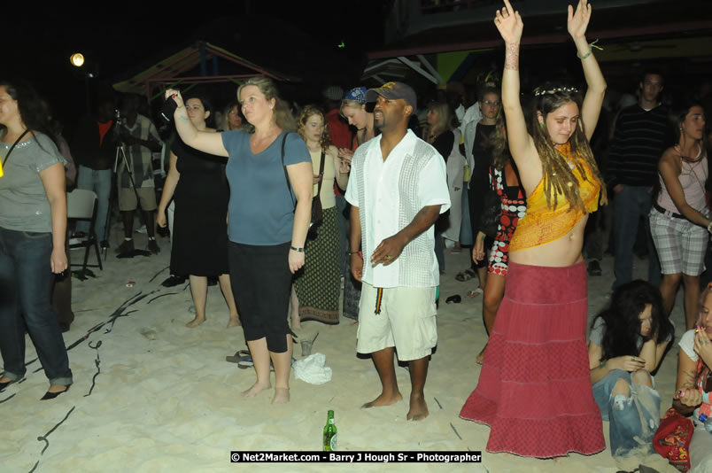 Bunny Wailer & King Yellowman at Bourbon Beach - Monday, February 25, 2008 - Bourbin Beach Restaurant, Bar, Oceanfront Accommodatioins, Live Reggae Music & Disco, Norman Manley Boulevard, Negril, Westmoreland, Jamaica W.I. - Photographs by Net2Market.com - Barry J. Hough Sr, Photographer - Negril Travel Guide, Negril Jamaica WI - http://www.negriltravelguide.com - info@negriltravelguide.com...!