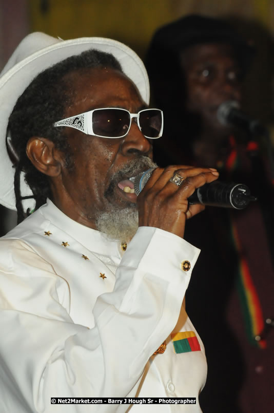 Bunny Wailer & King Yellowman at Bourbon Beach - Monday, February 25, 2008 - Bourbin Beach Restaurant, Bar, Oceanfront Accommodatioins, Live Reggae Music & Disco, Norman Manley Boulevard, Negril, Westmoreland, Jamaica W.I. - Photographs by Net2Market.com - Barry J. Hough Sr, Photographer - Negril Travel Guide, Negril Jamaica WI - http://www.negriltravelguide.com - info@negriltravelguide.com...!