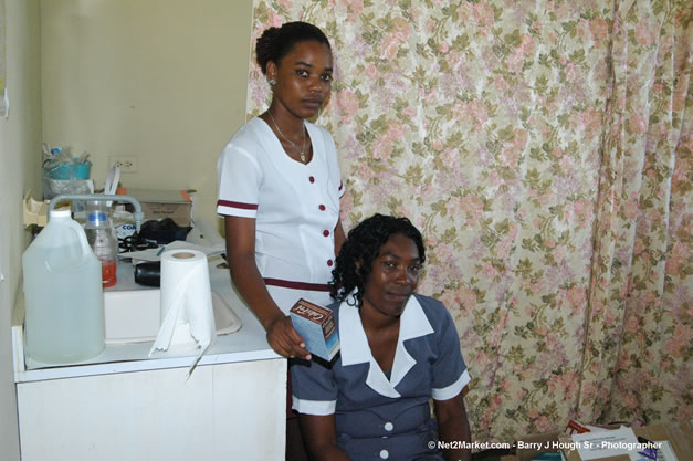 Petersfield Clinic - Caribbean Medical Mission, Thursday, October 19, 2006 - Negril Travel Guide, Negril Jamaica WI - http://www.negriltravelguide.com - info@negriltravelguide.com...!