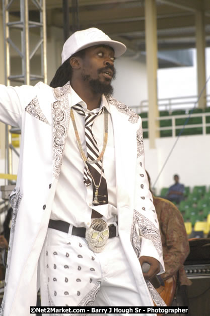 Beenie Man - Cure Fest 2007 - Longing For Concert at Trelawny Multi Purpose Stadium, Trelawny, Jamaica - Sunday, October 14, 2007 - Cure Fest 2007 October 12th-14th, 2007 Presented by Danger Promotions, Iyah Cure Promotions, and Brass Gate Promotions - Alison Young, Publicist - Photographs by Net2Market.com - Barry J. Hough Sr, Photographer - Negril Travel Guide, Negril Jamaica WI - http://www.negriltravelguide.com - info@negriltravelguide.com...!