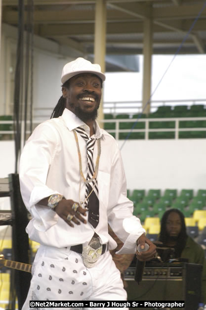 Beenie Man - Cure Fest 2007 - Longing For Concert at Trelawny Multi Purpose Stadium, Trelawny, Jamaica - Sunday, October 14, 2007 - Cure Fest 2007 October 12th-14th, 2007 Presented by Danger Promotions, Iyah Cure Promotions, and Brass Gate Promotions - Alison Young, Publicist - Photographs by Net2Market.com - Barry J. Hough Sr, Photographer - Negril Travel Guide, Negril Jamaica WI - http://www.negriltravelguide.com - info@negriltravelguide.com...!