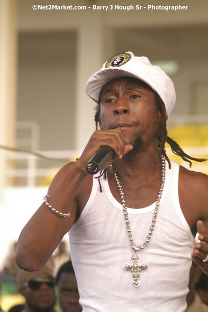 Jah Cure - Cure Fest 2007 - Longing For Concert at Trelawny Multi Purpose Stadium, Trelawny, Jamaica - Sunday, October 14, 2007 - Cure Fest 2007 October 12th-14th, 2007 Presented by Danger Promotions, Iyah Cure Promotions, and Brass Gate Promotions - Alison Young, Publicist - Photographs by Net2Market.com - Barry J. Hough Sr, Photographer - Negril Travel Guide, Negril Jamaica WI - http://www.negriltravelguide.com - info@negriltravelguide.com...!