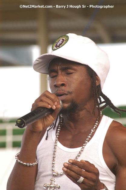 Jah Cure - Cure Fest 2007 - Longing For Concert at Trelawny Multi Purpose Stadium, Trelawny, Jamaica - Sunday, October 14, 2007 - Cure Fest 2007 October 12th-14th, 2007 Presented by Danger Promotions, Iyah Cure Promotions, and Brass Gate Promotions - Alison Young, Publicist - Photographs by Net2Market.com - Barry J. Hough Sr, Photographer - Negril Travel Guide, Negril Jamaica WI - http://www.negriltravelguide.com - info@negriltravelguide.com...!