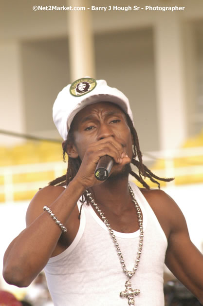 Jah Cure - Cure Fest 2007 - Longing For Concert at Trelawny Multi Purpose Stadium, Trelawny, Jamaica - Sunday, October 14, 2007 - Cure Fest 2007 October 12th-14th, 2007 Presented by Danger Promotions, Iyah Cure Promotions, and Brass Gate Promotions - Alison Young, Publicist - Photographs by Net2Market.com - Barry J. Hough Sr, Photographer - Negril Travel Guide, Negril Jamaica WI - http://www.negriltravelguide.com - info@negriltravelguide.com...!