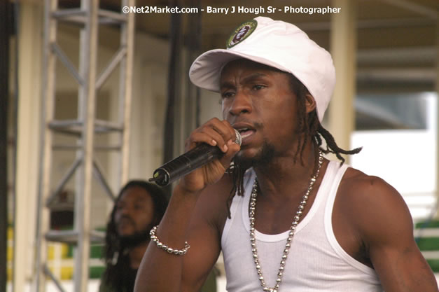 Jah Cure - Cure Fest 2007 - Longing For Concert at Trelawny Multi Purpose Stadium, Trelawny, Jamaica - Sunday, October 14, 2007 - Cure Fest 2007 October 12th-14th, 2007 Presented by Danger Promotions, Iyah Cure Promotions, and Brass Gate Promotions - Alison Young, Publicist - Photographs by Net2Market.com - Barry J. Hough Sr, Photographer - Negril Travel Guide, Negril Jamaica WI - http://www.negriltravelguide.com - info@negriltravelguide.com...!