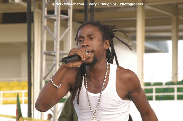 Jah Cure - Cure Fest 2007 - Longing For Concert at Trelawny Multi Purpose Stadium, Trelawny, Jamaica - Sunday, October 14, 2007 - Cure Fest 2007 October 12th-14th, 2007 Presented by Danger Promotions, Iyah Cure Promotions, and Brass Gate Promotions - Alison Young, Publicist - Photographs by Net2Market.com - Barry J. Hough Sr, Photographer - Negril Travel Guide, Negril Jamaica WI - http://www.negriltravelguide.com - info@negriltravelguide.com...!