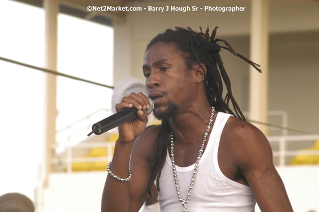 Jah Cure - Cure Fest 2007 - Longing For Concert at Trelawny Multi Purpose Stadium, Trelawny, Jamaica - Sunday, October 14, 2007 - Cure Fest 2007 October 12th-14th, 2007 Presented by Danger Promotions, Iyah Cure Promotions, and Brass Gate Promotions - Alison Young, Publicist - Photographs by Net2Market.com - Barry J. Hough Sr, Photographer - Negril Travel Guide, Negril Jamaica WI - http://www.negriltravelguide.com - info@negriltravelguide.com...!