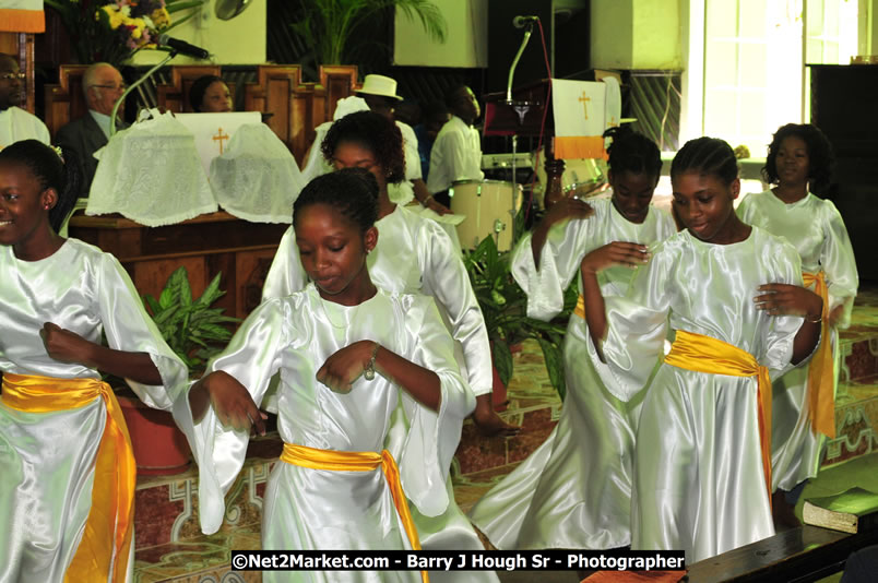 Lucea United Church - Unitied Church in Jamaica and Cayman Islands - Worship Service & Celebration of the Sacrament of Holy Communion - Special Guests: Hanover Homecoming Foundation & His excellency The Most Honourable Professor Sir Kenneth Hall Governor General of Jamaica - Sunday, August 3, 2008 - Hanover Homecoming Foundation LTD Jamaica - Wherever you roam ... Hanover bids you ... come HOME - Sunday, August 3 to Saturday, August 9, 2008 - Hanover Jamaica - Photographs by Net2Market.com - Barry J. Hough Sr. Photojournalist/Photograper - Photographs taken with a Nikon D300 - Negril Travel Guide, Negril Jamaica WI - http://www.negriltravelguide.com - info@negriltravelguide.com...!