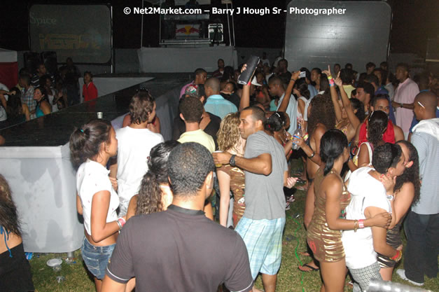 Hybrid Go Ultra - Independence Negril 2K7 - A Barefoot Beach Party @ The Hybrid Beach Cove aka Half Moon Beach Club, Sunday, August 5, 2007, Half Moon Beach, Hanover Parish, Jamaica - Negril Travel Guide.com, Negril Jamaica WI - http://www.negriltravelguide.com - info@negriltravelguide.com...!