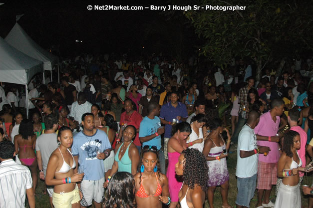 Hybrid Go Ultra - Independence Negril 2K7 - A Barefoot Beach Party @ The Hybrid Beach Cove aka Half Moon Beach Club, Sunday, August 5, 2007, Half Moon Beach, Hanover Parish, Jamaica - Negril Travel Guide.com, Negril Jamaica WI - http://www.negriltravelguide.com - info@negriltravelguide.com...!