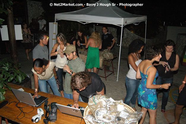 Hybrid Go Ultra - Glamous Life @ Rick's Cafe, Negri, West End - South Beach's most talked about exclusive event for the mature and beautiful - Friday, August 3, 2007, Rick's Cafe, West End, Negril, Westmoreland, Jamaica - Negril Travel Guide.com, Negril Jamaica WI - http://www.negriltravelguide.com - info@negriltravelguide.com...!