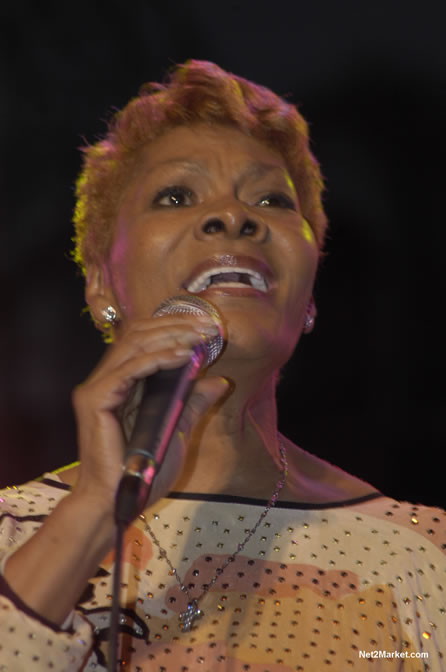 Dionne Warwick - Air Jamaica Jazz & Blues 2005 - The Art Of Music - Cinnamon Hill Golf Course, Rose Hall, Montego Bay - Negril Travel Guide, Negril Jamaica WI - http://www.negriltravelguide.com - info@negriltravelguide.com...!