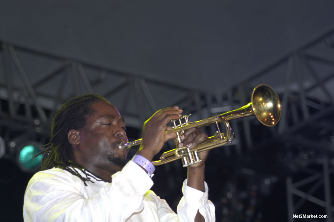 Performances - Air Jamaica Jazz & Blues 2005 - The Art Of Music - Cinnamon Hill Golf Course, Rose Hall, Montego Bay - Negril Travel Guide, Negril Jamaica WI - http://www.negriltravelguide.com - info@negriltravelguide.com...!