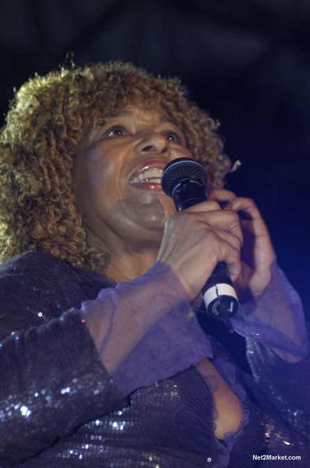 Roberta Flack - Air Jamaica Jazz & Blues 2005 - The Art Of Music - Cinnamon Hill Golf Course, Rose Hall, Montego Bay - Negril Travel Guide, Negril Jamaica WI - http://www.negriltravelguide.com - info@negriltravelguide.com...!