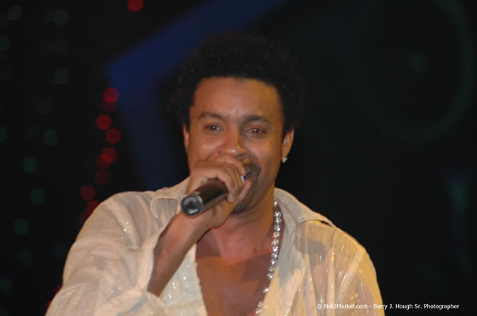 Shaggy - Air Jamaica Jazz & Blues Festival 2006 - The Art of Music - Cinnamon Hill Golf Club - Rosehall Resort & Country Club, Montego Bay, Jamaica W.I. - Thursday, January 26, 2006 - Negril Travel Guide, Negril Jamaica WI - http://www.negriltravelguide.com - info@negriltravelguide.com...!