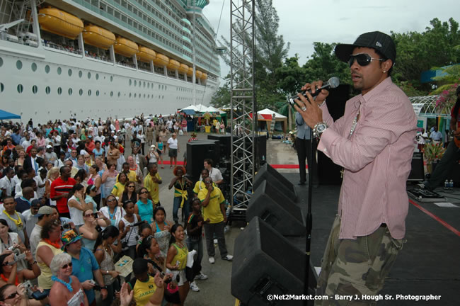 MS Freedom Of The Seas [Royal Caribbean International's - Newest Vessel] Plaques &amp; Keys Ceremony in order to commemorate its first arrival at the Port Montego Bay Photos - Negril Travel Guide, Negril Jamaica WI - http://www.negriltravelguide.com - info@negriltravelguide.com...!