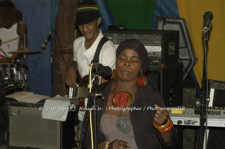 Etana - Live In Concert - One Love Reggae Concert Series 09/10 @ Negril Escape Resort and Spa, December 22, 2009, One Love Drive, West End, Negril, Westmoreland, Jamaica W.I. - Photographs by Net2Market.com - Barry J. Hough Sr, Photographer/Photojournalist - Negril Travel Guide, Negril Jamaica WI - http://www.negriltravelguide.com - info@negriltravelguide.com...!