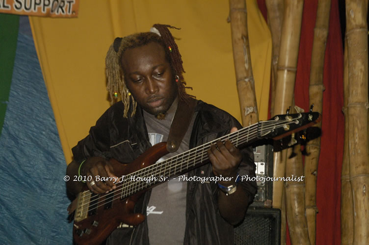 Etana - Live In Concert - One Love Reggae Concert Series 09/10 @ Negril Escape Resort and Spa, December 22, 2009, One Love Drive, West End, Negril, Westmoreland, Jamaica W.I. - Photographs by Net2Market.com - Barry J. Hough Sr, Photographer/Photojournalist - Negril Travel Guide, Negril Jamaica WI - http://www.negriltravelguide.com - info@negriltravelguide.com...!