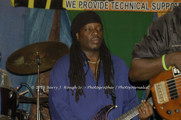 Etana - Live In Concert - One Love Reggae Concert Series 09/10 @ Negril Escape Resort and Spa, December 22, 2009, One Love Drive, West End, Negril, Westmoreland, Jamaica W.I. - Photographs by Net2Market.com - Barry J. Hough Sr, Photographer/Photojournalist - Negril Travel Guide, Negril Jamaica WI - http://www.negriltravelguide.com - info@negriltravelguide.com...!