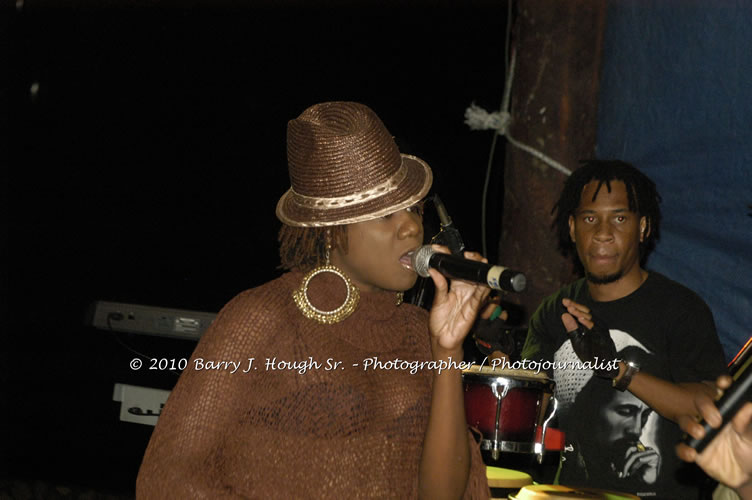 Etana - Live In Concert - One Love Reggae Concert Series 09/10 @ Negril Escape Resort and Spa, December 22, 2009, One Love Drive, West End, Negril, Westmoreland, Jamaica W.I. - Photographs by Net2Market.com - Barry J. Hough Sr, Photographer/Photojournalist - Negril Travel Guide, Negril Jamaica WI - http://www.negriltravelguide.com - info@negriltravelguide.com...!