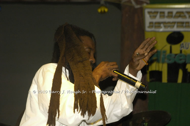 Marcia Griffiths & Edge Michael - Live In Concert - One Love Reggae Concert Series 09/10 @ Negril Escape Resort and Spa, December 29, 2009, One Love Drive, West End, Negril, Westmoreland, Jamaica W.I. - Photographs by Net2Market.com - Barry J. Hough Sr, Photographer/Photojournalist - Negril Travel Guide, Negril Jamaica WI - http://www.negriltravelguide.com - info@negriltravelguide.com...!