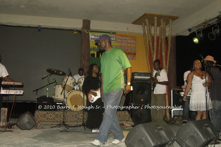 Marcia Griffiths & Edge Michael - Live In Concert - One Love Reggae Concert Series 09/10 @ Negril Escape Resort and Spa, December 29, 2009, One Love Drive, West End, Negril, Westmoreland, Jamaica W.I. - Photographs by Net2Market.com - Barry J. Hough Sr, Photographer/Photojournalist - Negril Travel Guide, Negril Jamaica WI - http://www.negriltravelguide.com - info@negriltravelguide.com...!