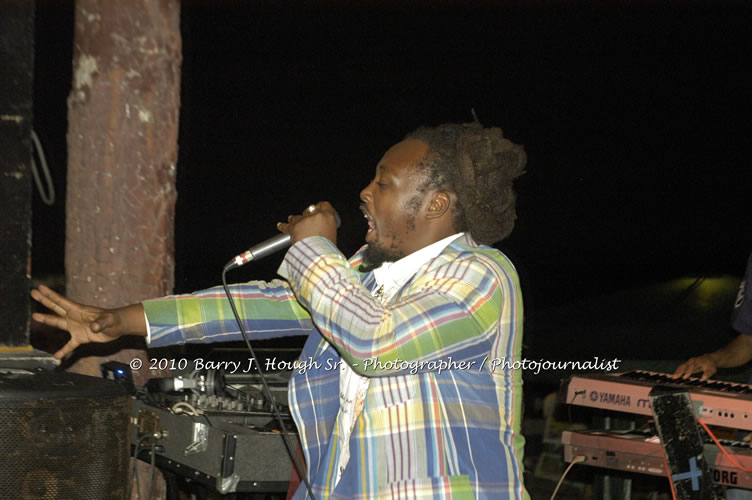 Marcia Griffiths & Edge Michael - Live In Concert - One Love Reggae Concert Series 09/10 @ Negril Escape Resort and Spa, December 29, 2009, One Love Drive, West End, Negril, Westmoreland, Jamaica W.I. - Photographs by Net2Market.com - Barry J. Hough Sr, Photographer/Photojournalist - Negril Travel Guide, Negril Jamaica WI - http://www.negriltravelguide.com - info@negriltravelguide.com...!