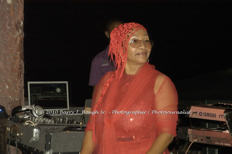 Marcia Griffiths & Edge Michael - Live In Concert - One Love Reggae Concert Series 09/10 @ Negril Escape Resort and Spa, December 29, 2009, One Love Drive, West End, Negril, Westmoreland, Jamaica W.I. - Photographs by Net2Market.com - Barry J. Hough Sr, Photographer/Photojournalist - Negril Travel Guide, Negril Jamaica WI - http://www.negriltravelguide.com - info@negriltravelguide.com...!