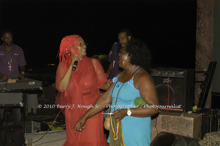 Marcia Griffiths & Edge Michael - Live In Concert - One Love Reggae Concert Series 09/10 @ Negril Escape Resort and Spa, December 29, 2009, One Love Drive, West End, Negril, Westmoreland, Jamaica W.I. - Photographs by Net2Market.com - Barry J. Hough Sr, Photographer/Photojournalist - Negril Travel Guide, Negril Jamaica WI - http://www.negriltravelguide.com - info@negriltravelguide.com...!