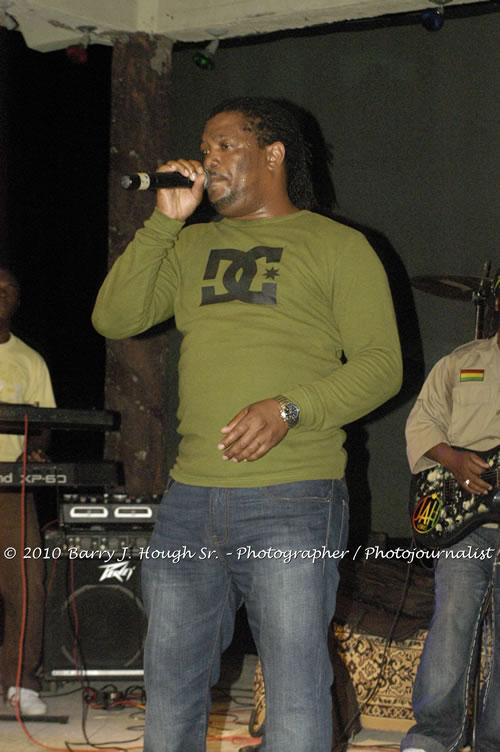 Richie Spice - Live In Concert - One Love Reggae Concert Series 09/10 @ Negril Escape Resort and Spa, January 19, 2010, One Love Drive, West End, Negril, Westmoreland, Jamaica W.I. - Photographs by Net2Market.com - Barry J. Hough Sr, Photographer/Photojournalist - Negril Travel Guide, Negril Jamaica WI - http://www.negriltravelguide.com - info@negriltravelguide.com...!