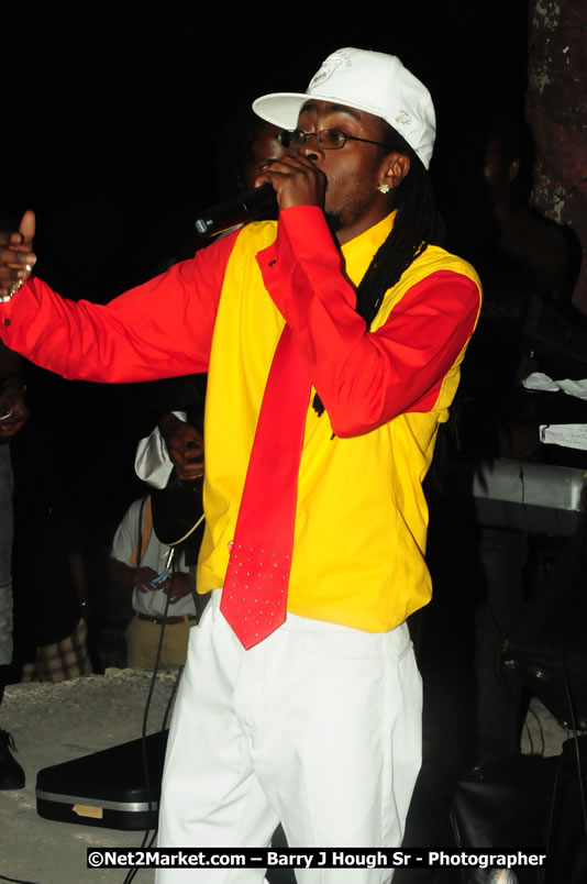 Beenie Man - Live in Concert, plus Hiyah Grade Band @ The Sunset Show @ Negril Escape Resort and Spa, Tuesday, February 3, 2009 - Live Reggae Music at Negril Escape - Tuesday Nights 6:00PM to 10:00 PM - One Love Drive, West End, Negril, Westmoreland, Jamaica W.I. - Photographs by Net2Market.com - Barry J. Hough Sr, Photographer/Photojournalist - The Negril Travel Guide - Negril's and Jamaica's Number One Concert Photography Web Site with over 40,000 Jamaican Concert photographs Published -  Negril Travel Guide, Negril Jamaica WI - http://www.negriltravelguide.com - info@negriltravelguide.com...!