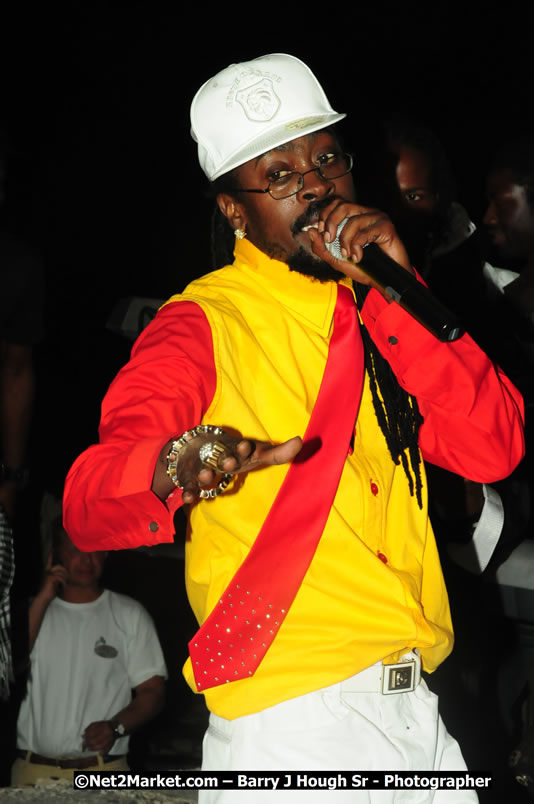 Beenie Man - Live in Concert, plus Hiyah Grade Band @ The Sunset Show @ Negril Escape Resort and Spa, Tuesday, February 3, 2009 - Live Reggae Music at Negril Escape - Tuesday Nights 6:00PM to 10:00 PM - One Love Drive, West End, Negril, Westmoreland, Jamaica W.I. - Photographs by Net2Market.com - Barry J. Hough Sr, Photographer/Photojournalist - The Negril Travel Guide - Negril's and Jamaica's Number One Concert Photography Web Site with over 40,000 Jamaican Concert photographs Published -  Negril Travel Guide, Negril Jamaica WI - http://www.negriltravelguide.com - info@negriltravelguide.com...!