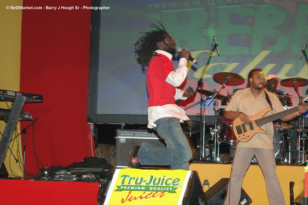 Buju Banton @ Tru-Juice Rebel Salute 2007 - Saturday, January 13, 2007, Port Kaiser Sports Club, St. Elizabeth - Negril Travel Guide, Negril Jamaica WI - http://www.negriltravelguide.com - info@negriltravelguide.com...!