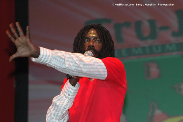 Buju Banton @ Tru-Juice Rebel Salute 2007 - Saturday, January 13, 2007, Port Kaiser Sports Club, St. Elizabeth - Negril Travel Guide, Negril Jamaica WI - http://www.negriltravelguide.com - info@negriltravelguide.com...!