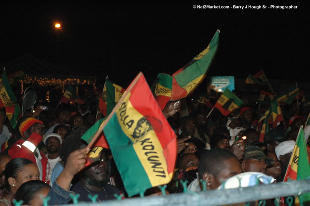 Buju Banton @ Tru-Juice Rebel Salute 2007 - Saturday, January 13, 2007, Port Kaiser Sports Club, St. Elizabeth - Negril Travel Guide, Negril Jamaica WI - http://www.negriltravelguide.com - info@negriltravelguide.com...!