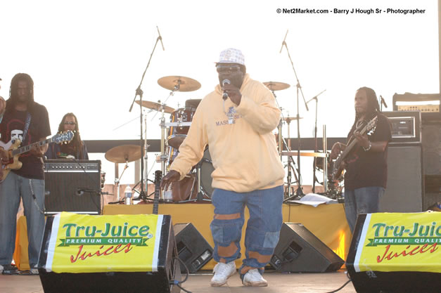 Tony Rebel Closing Tru-Juice Rebel Salute 2007 - Saturday, January 13, 2007, Port Kaiser Sports Club, St. Elizabeth - Negril Travel Guide, Negril Jamaica WI - http://www.negriltravelguide.com - info@negriltravelguide.com...!