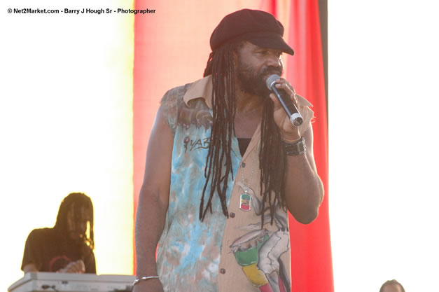 Tony Rebel Closing Tru-Juice Rebel Salute 2007 - Saturday, January 13, 2007, Port Kaiser Sports Club, St. Elizabeth - Negril Travel Guide, Negril Jamaica WI - http://www.negriltravelguide.com - info@negriltravelguide.com...!