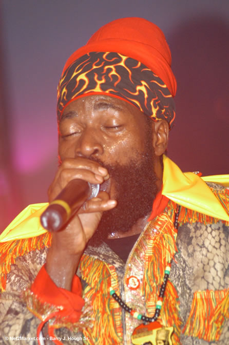 Capleton - Red Stripe Reggae Sumfest 2005 - Dancehall Night - July 21th, 2005 - Negril Travel Guide, Negril Jamaica WI - http://www.negriltravelguide.com - info@negriltravelguide.com...!