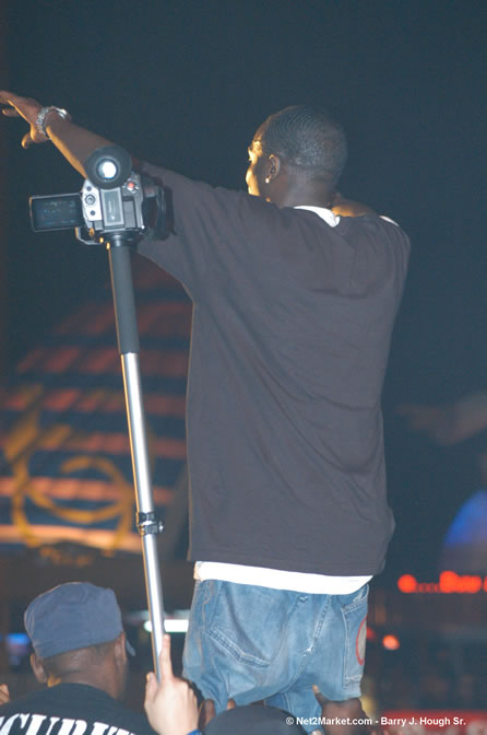 Akon - Red Stripe Reggae Sumfest 2005 - International Night - July 22th, 2005 - Negril Travel Guide, Negril Jamaica WI - http://www.negriltravelguide.com - info@negriltravelguide.com...!