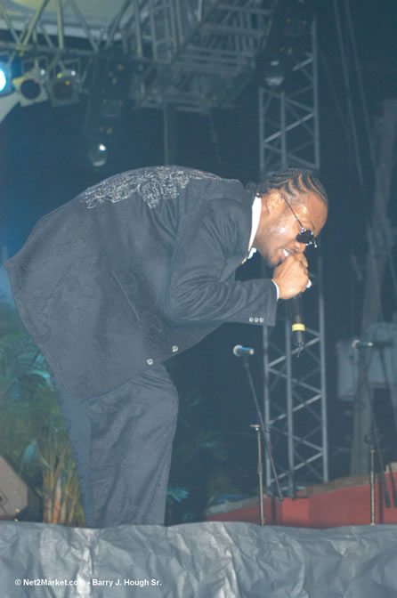 Assassin - Red Stripe Reggae Sumfest 2005 - Dancehall Night - July 21th, 2005 - Negril Travel Guide, Negril Jamaica WI - http://www.negriltravelguide.com - info@negriltravelguide.com...!