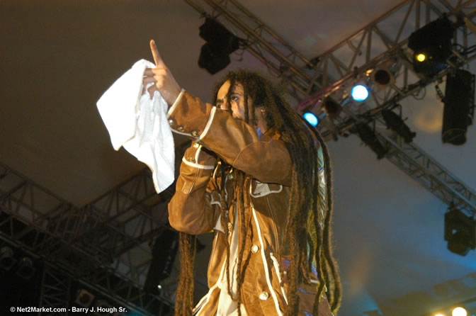 Damian "Junior Gong" Marley & Stephen Marley - Red Stripe Reggae Sumfest 2005 - International Night #2 - July 23th, 2005 - Negril Travel Guide, Negril Jamaica WI - http://www.negriltravelguide.com - info@negriltravelguide.com...!