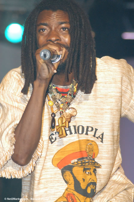 IWayne - Red Stripe Reggae Sumfest 2005 - Dancehall Night - July 21th, 2005 - Negril Travel Guide, Negril Jamaica WI - http://www.negriltravelguide.com - info@negriltravelguide.com...!