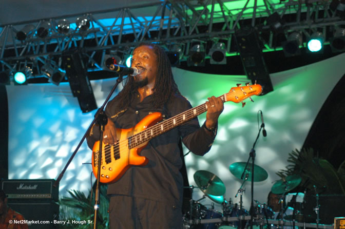 Mackie Concious - Red Stripe Reggae Sumfest 2005 - International Night - July 22th, 2005 - Negril Travel Guide, Negril Jamaica WI - http://www.negriltravelguide.com - info@negriltravelguide.com...!