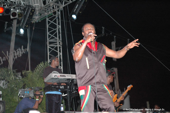 Toots and The Maytails - Red Stripe Reggae Sumfest 2005 - International Night #2 - July 23th, 2005 - Negril Travel Guide, Negril Jamaica WI - http://www.negriltravelguide.com - info@negriltravelguide.com...!