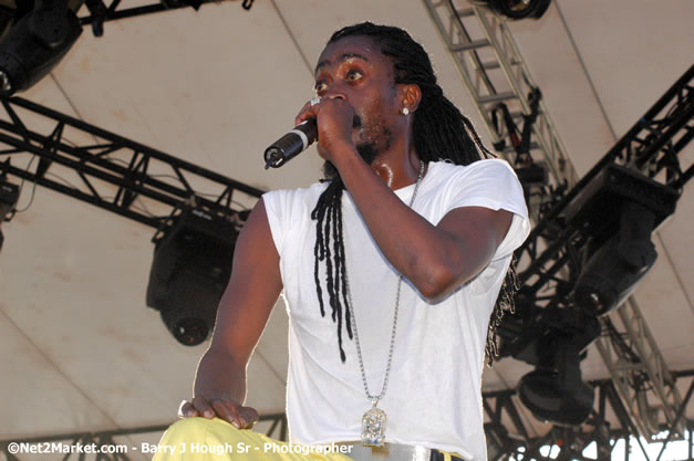 Beenie Man - Explosion - Red Stripe Reggae Sumfest 2007 - Thursday, July 19, 2007 - Red Stripe Reggae Sumfest 2007 at Catherine Hall, Montego Bay, St James, Jamaica W.I. - Negril Travel Guide, Negril Jamaica WI - http://www.negriltravelguide.com - info@negriltravelguide.com...!